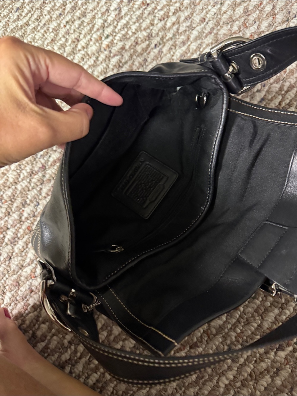 COACH Black Leather Shoulder Bag with Contrast Stitching - Picture 4 of 9